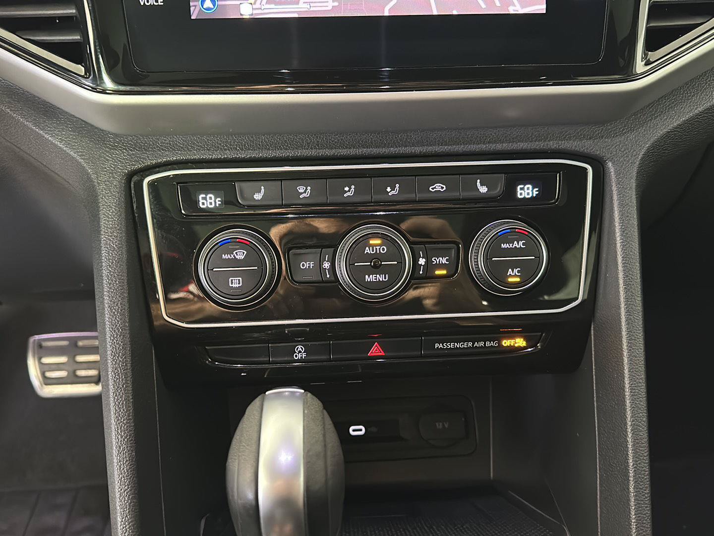 Used 2023 Volkswagen Atlas Cross Sport SEL R-Line AWD/4WD image 25