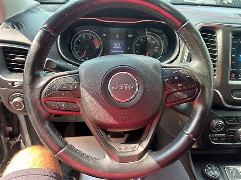 Used 2019 Jeep Cherokee Trailhawk AWD/4WD image 14