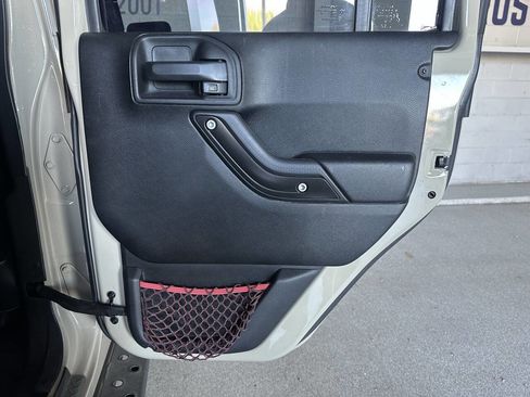 Used 2017 Jeep Wrangler Unlimited Rubicon image 18