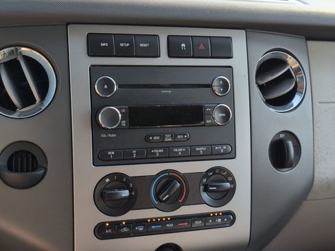 Used 2011 Ford Expedition EL XLT image 6