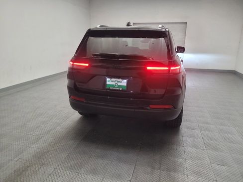 Used 2023 Jeep Grand Cherokee Altitude AWD/4WD image 7