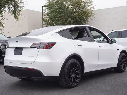 Used 2021 Tesla Model Y Long Range image 5