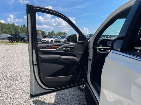 Certified 2024 Cadillac Escalade ESV Premium Luxury AWD/4WD image 28