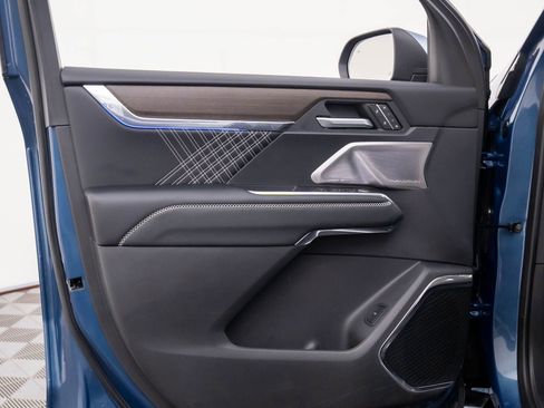 Used 2025 GMC Acadia Denali w/ Super Cruise Package image 15