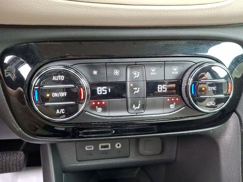 Used 2023 Buick Encore GX Select AWD/4WD image 19
