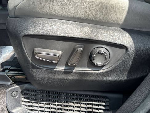 Used 2025 Toyota Sienna XLE FWD image 22