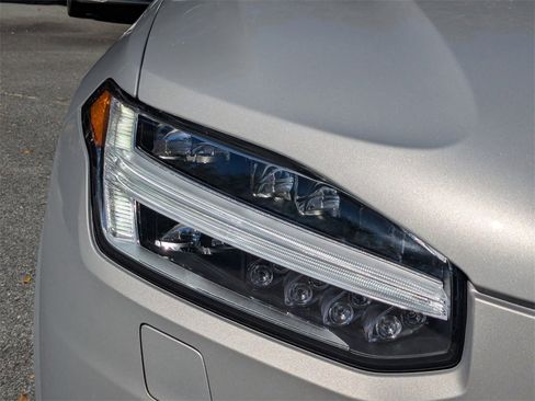 Certified 2025 Volvo XC90 B6 Plus image 10