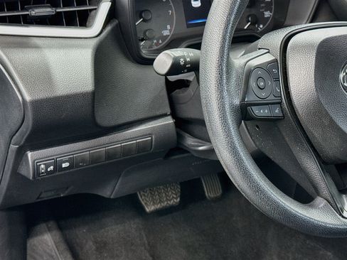 Used 2025 Toyota Corolla LE FWD image 16