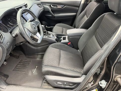 Used 2019 Nissan Rogue SV FWD image 24