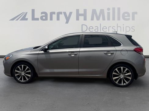 Used 2020 Hyundai Elantra GT FWD image 2