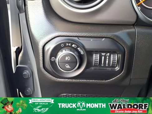 Used 2022 Jeep Gladiator Willys image 21