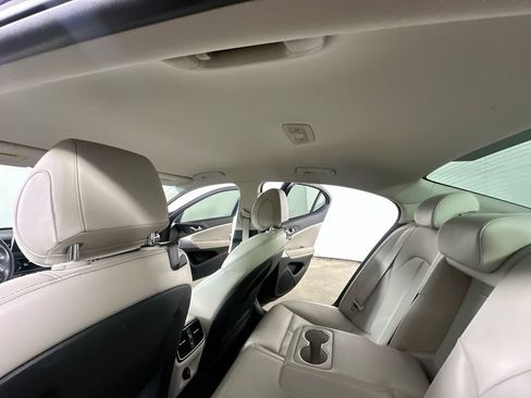 Used 2020 Genesis G70 2.0T RWD image 15