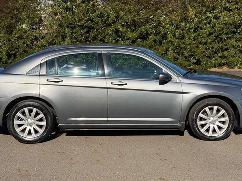 Used 2012 Chrysler 200 Touring image 8