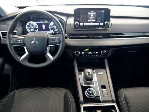 Used 2025 Mitsubishi Outlander ES AWD/4WD image 18