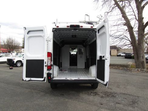 Used 2024 RAM ProMaster 2500 w/ Convenience Group image 21