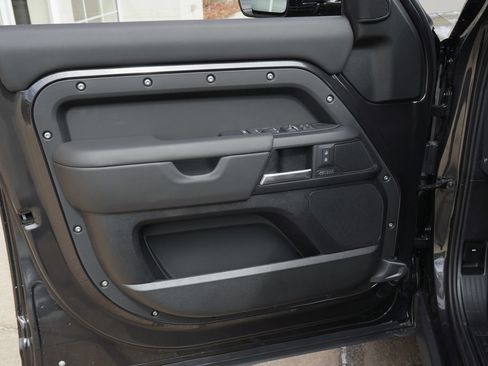 Used 2026 Land Rover Defender 130 X-Dynamic SE AWD/4WD image 10