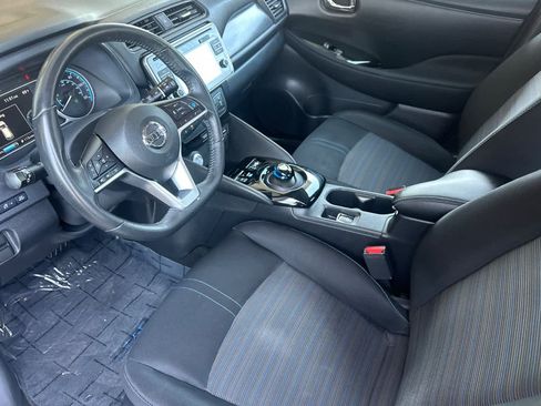 Used 2018 Nissan Leaf SV w/ SV Technology Package FWD image 11