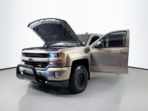 Used 2017 Chevrolet Silverado 1500 LT w/ LPO, Black Pack AWD/4WD image 15
