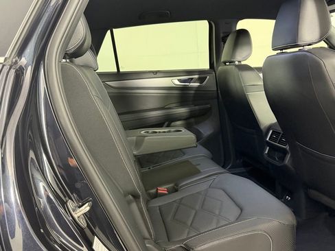 Used 2025 Volkswagen Atlas Cross Sport SE AWD/4WD image 30