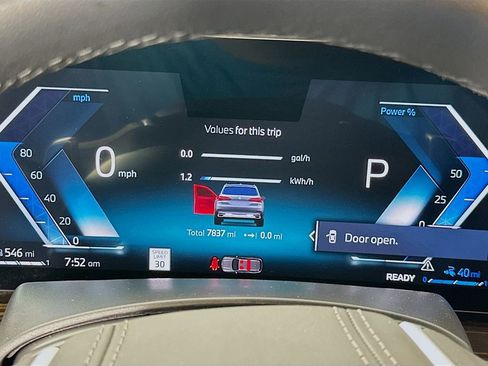 Used 2025 BMW X5 xDrive50e w/ Premium Package image 12