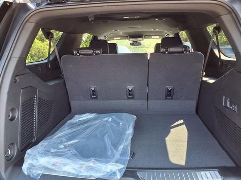 New 2025 Chevrolet Suburban Premier image 27