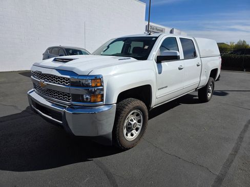 Used 2019 Chevrolet Silverado 2500 LT AWD/4WD image 2