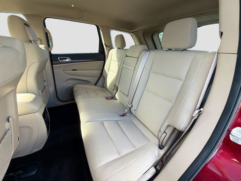 Used 2018 Jeep Grand Cherokee Laredo image 20