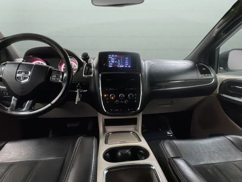 Used 2019 Dodge Grand Caravan SXT FWD image 9