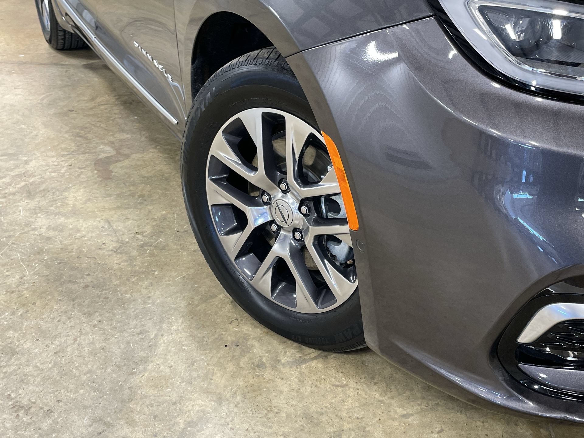 Used 2022 Chrysler Pacifica Pinnacle FWD image 11