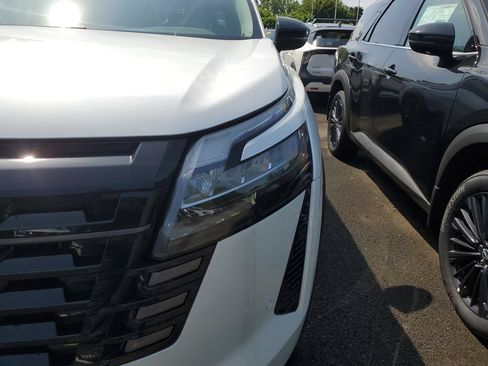 New 2026 Nissan Pathfinder SL w/ SL Premium Package AWD/4WD image 35