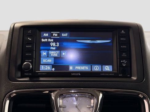 Used 2014 Chrysler Town & Country Touring FWD image 13