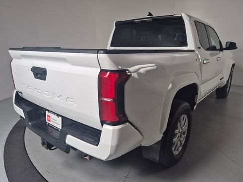 Certified 2024 Toyota Tacoma SR5 AWD/4WD image 4
