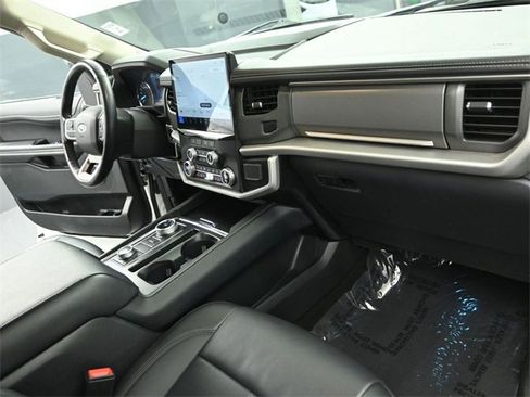 Certified 2023 Ford Expedition XLT image 25