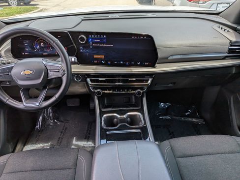 Used 2024 Chevrolet Traverse LT FWD image 17
