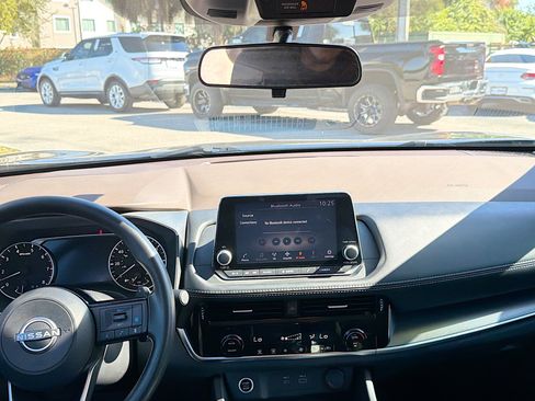 Used 2022 Nissan Rogue SV image 18