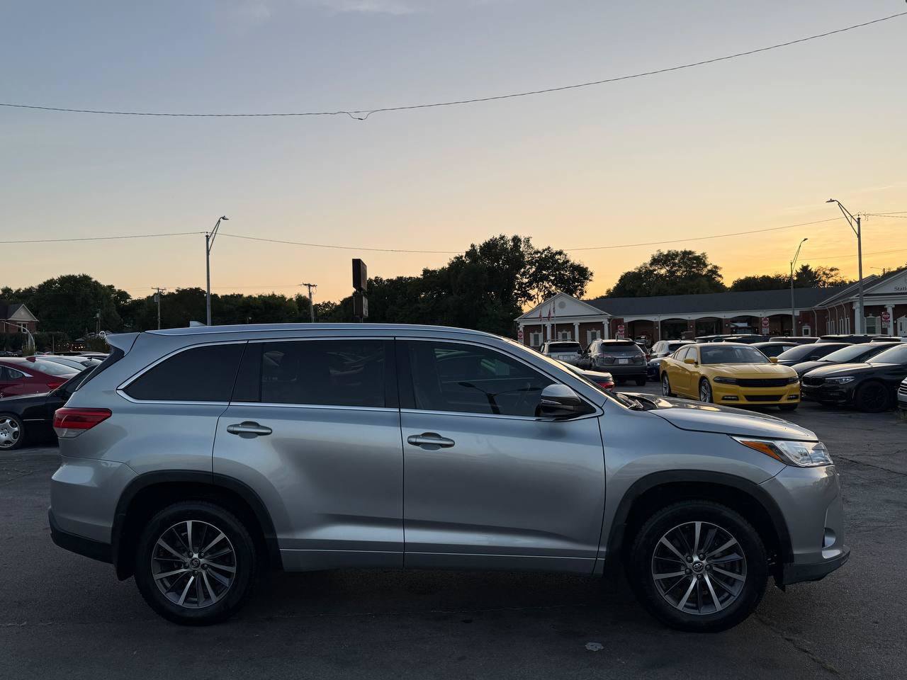 Used 2017 Toyota Highlander XLE AWD/4WD image 13