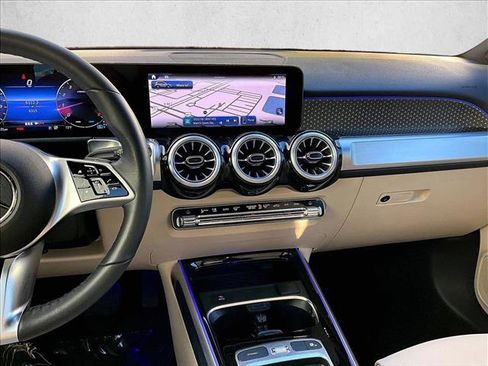 Used 2025 Mercedes-Benz GLB 250 GLB 250 image 8