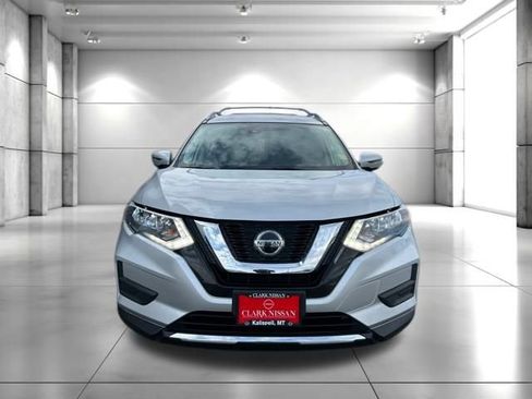 Used 2020 Nissan Rogue SV image 2
