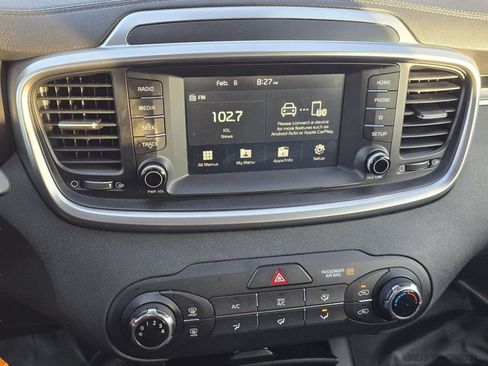 Used 2020 Kia Sorento LX image 4