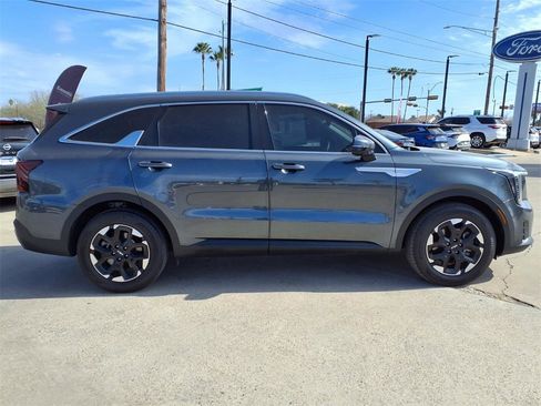 Certified 2025 Kia Sorento S image 8