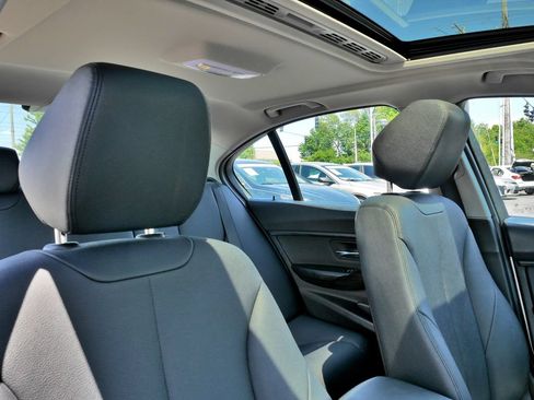 Used 2017 BMW 320i Sedan RWD image 14