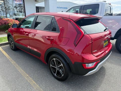 Used 2026 Kia Niro LX image 3