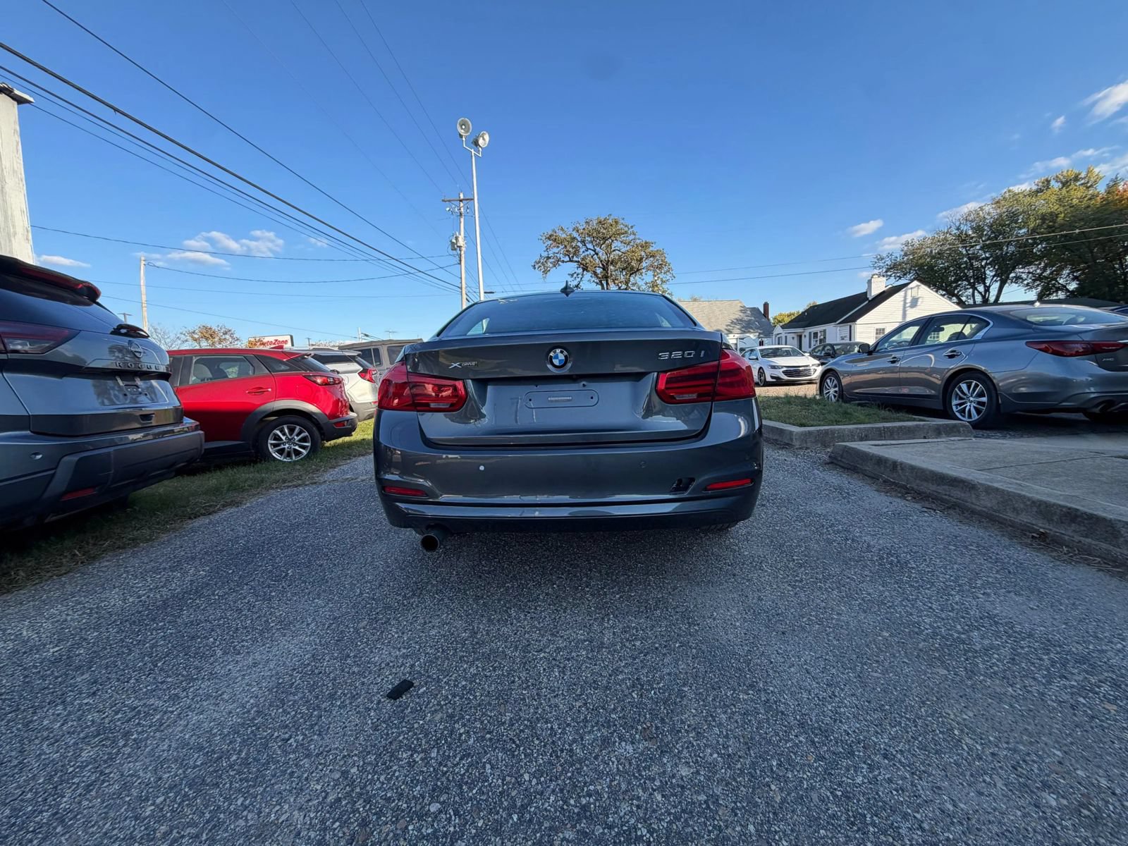 Used 2017 BMW 320i xDrive Sedan w/ Driver Assistance Package AWD/4WD image 4
