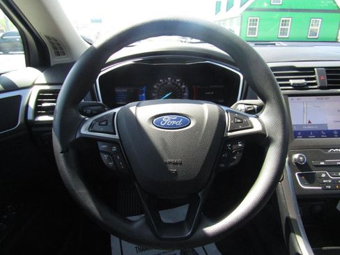 Used 2020 Ford Fusion SE FWD image 15