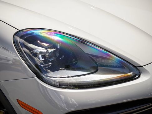 Used 2022 Porsche Cayenne Turbo image 7