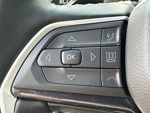 Used 2022 Jeep Grand Cherokee L Laredo image 28