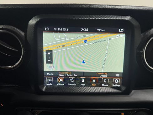 Used 2019 Jeep Wrangler Unlimited Sahara w/ Uconnect 4C Nav & Sound Group AWD/4WD image 14