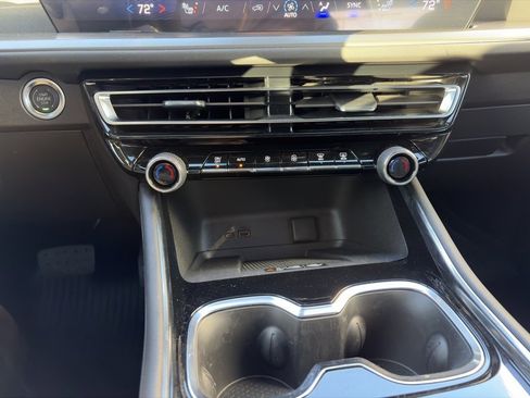 Used 2025 Chevrolet Traverse LT w/ LPO, Floor Liner Package image 24