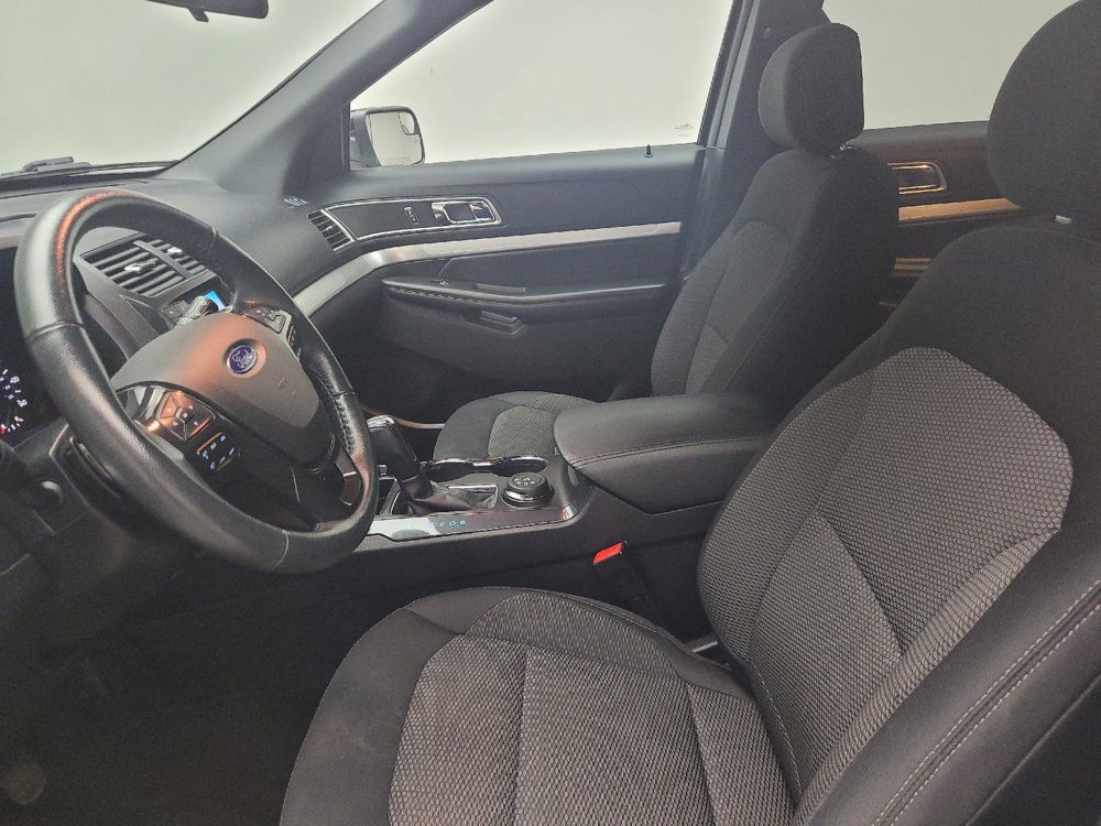 Used 2017 Ford Explorer XLT AWD/4WD image 17