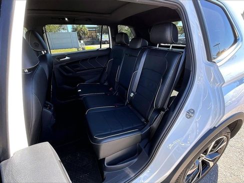 Certified 2022 Volkswagen Tiguan SEL R-Line image 17